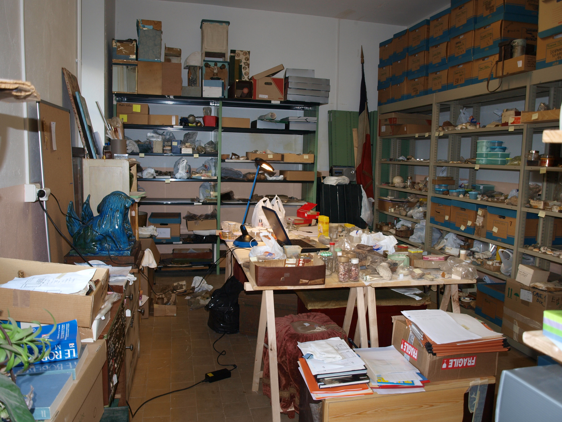 Dans la maison de l'Imprimeur au Péristyle à Lorient, inventaire de la collection des galets et des sables 